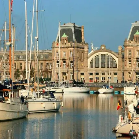 In Near & Dunes アパート