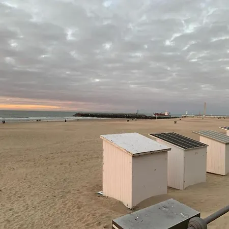 In Near & Dunes شقة
